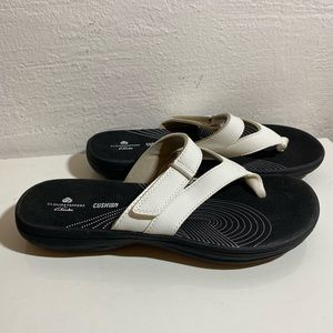 Clarks Cloudstepper black/white sandals, size 7
